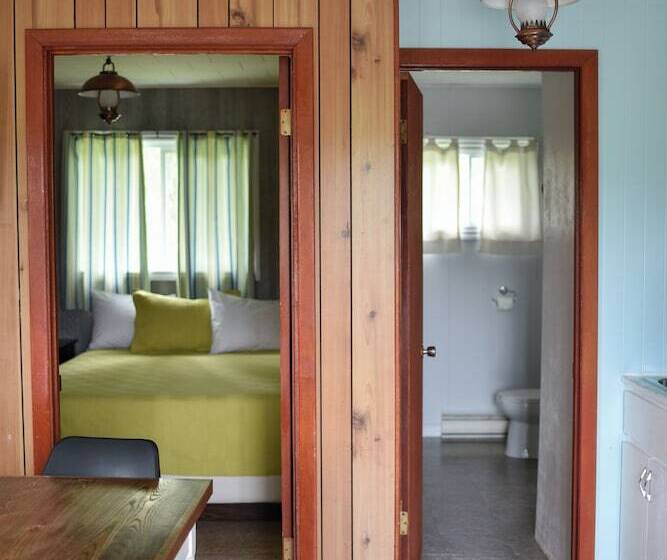 Jackfish Lake Cottages Motel