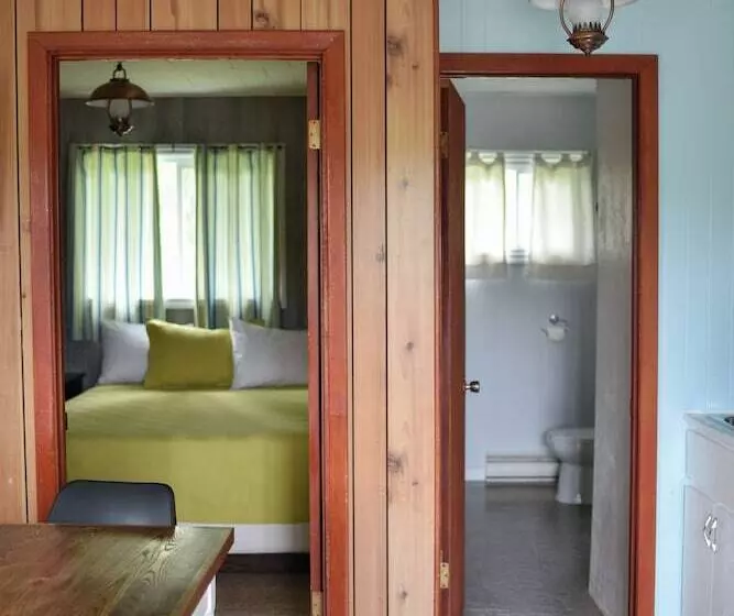 Jackfish Lake Cottages Motel