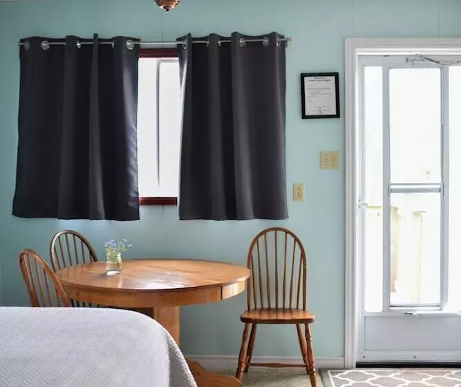 Jackfish Lake Cottages Motel