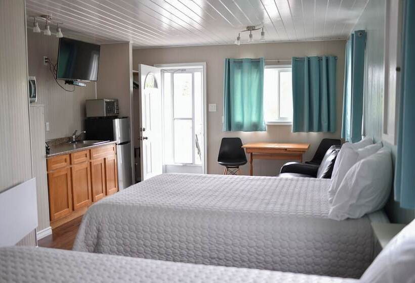 Jackfish Lake Cottages Motel