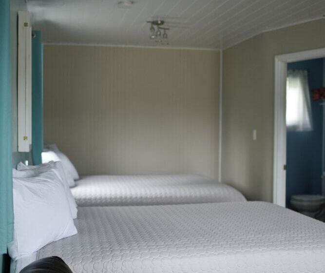 Jackfish Lake Cottages Motel