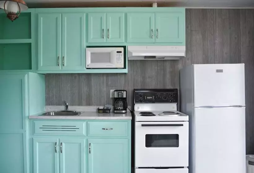 Jackfish Lake Cottages Motel