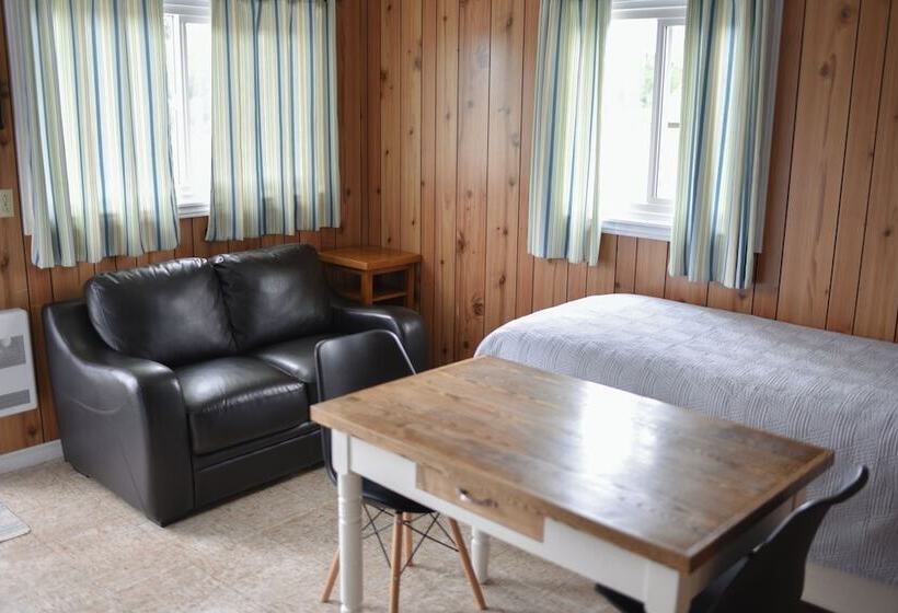 Jackfish Lake Cottages Motel