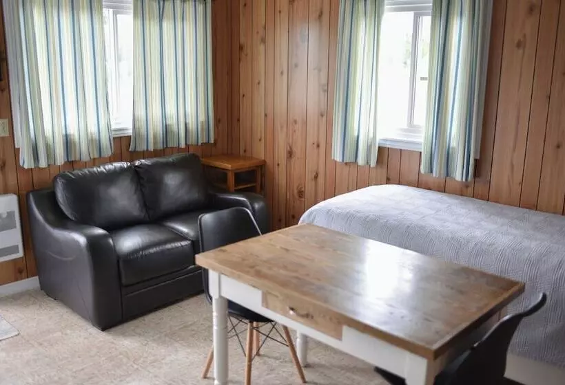 Jackfish Lake Cottages Motel