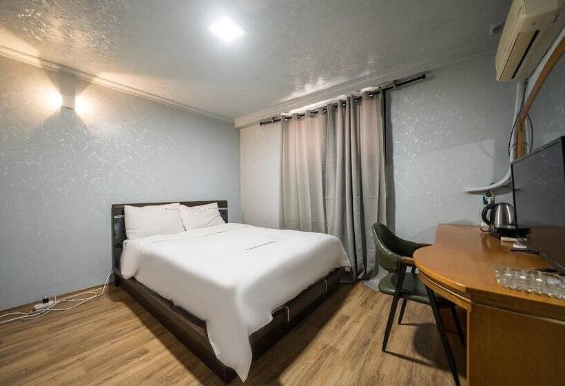 مُتل Jeonju Ua Dong World