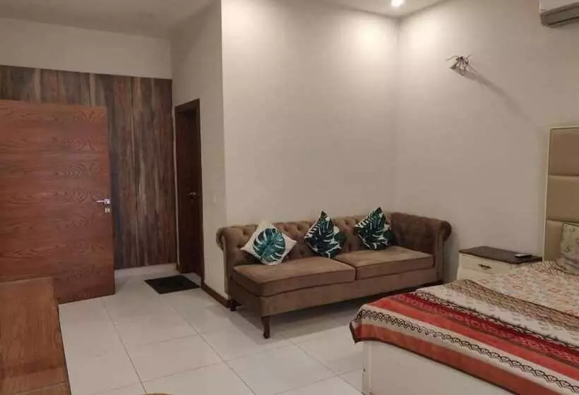 پانسیون Comfy Inn Guest House Islamabad
