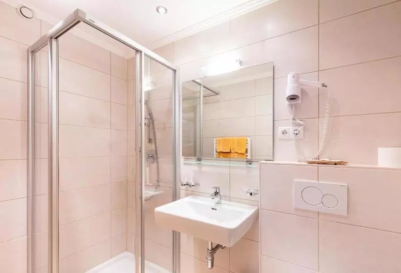 هتل Appartements Zirmhof