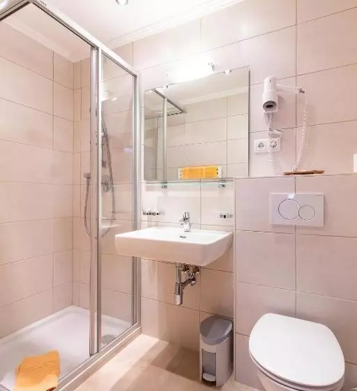 هتل Appartements Zirmhof