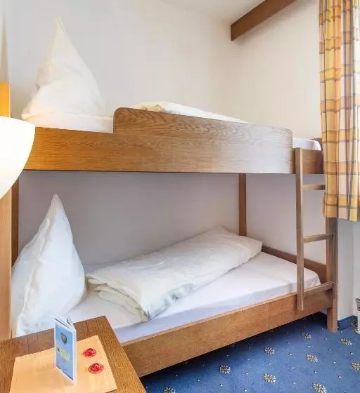 هتل Appartements Zirmhof