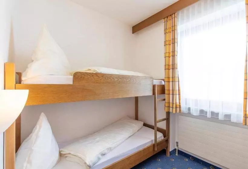 هتل Appartements Zirmhof