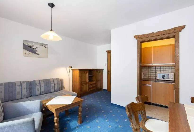 هتل Appartements Zirmhof
