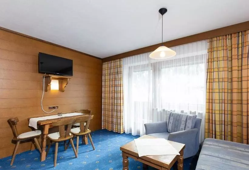 هتل Appartements Zirmhof