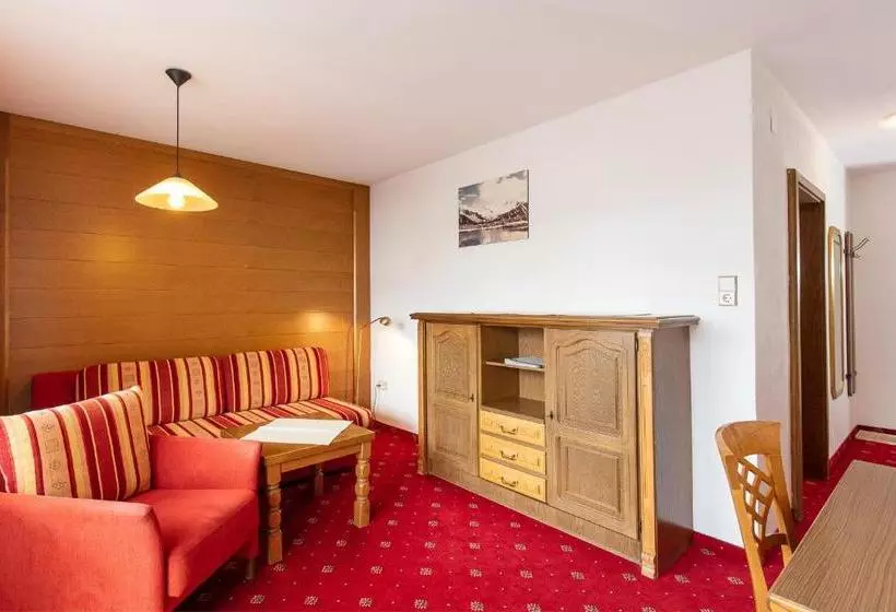 هتل Appartements Zirmhof