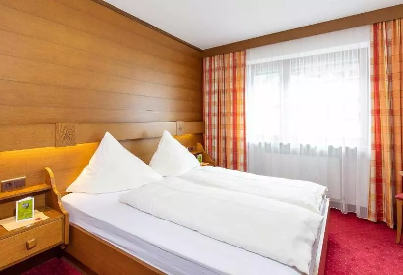 هتل Appartements Zirmhof