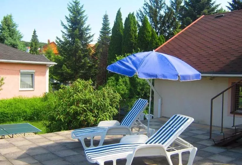 Hotel Fészek