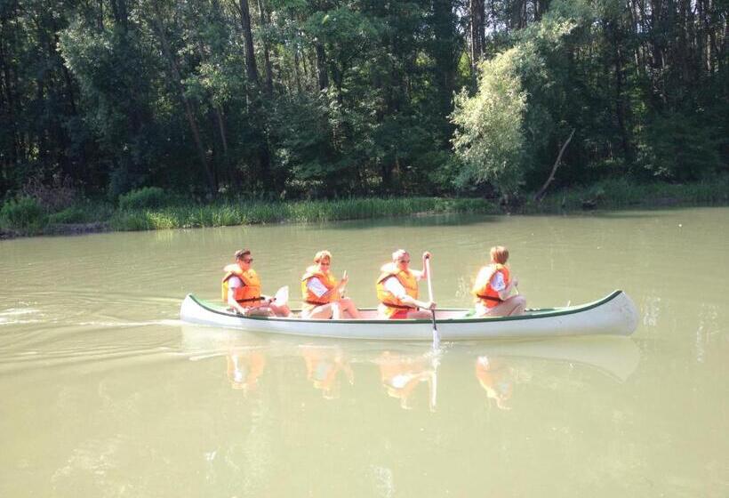 호텔 Hédervári Lovas Vendégház