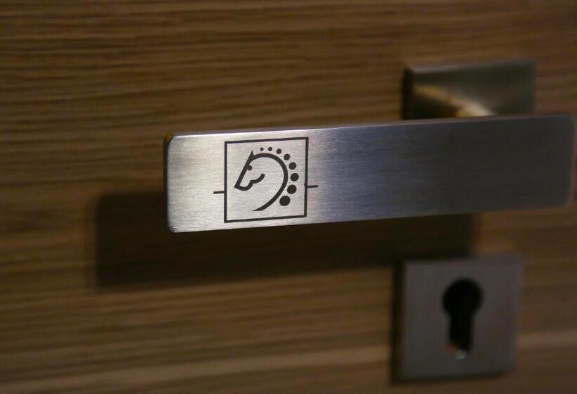 호텔 Hédervári Lovas Vendégház