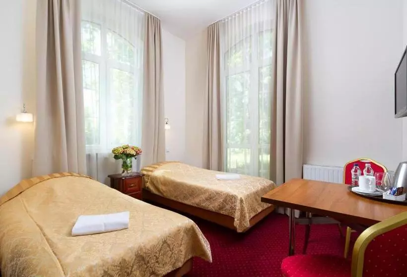 Hotelli Modlin Palace