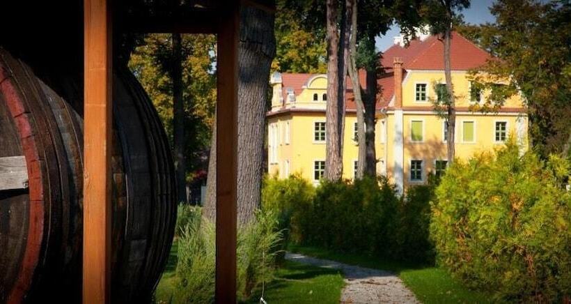 Pałac Wiechlice Hotel, Restaurant, Spa