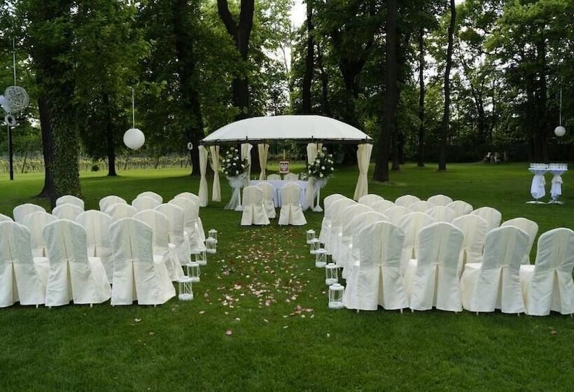 Pałac Wiechlice Hotel, Restaurant, Spa