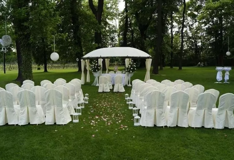 Pałac Wiechlice   Hotel, Restaurant, Spa
