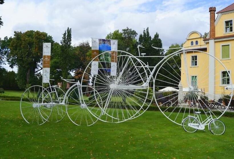 Pałac Wiechlice Hotel, Restaurant, Spa