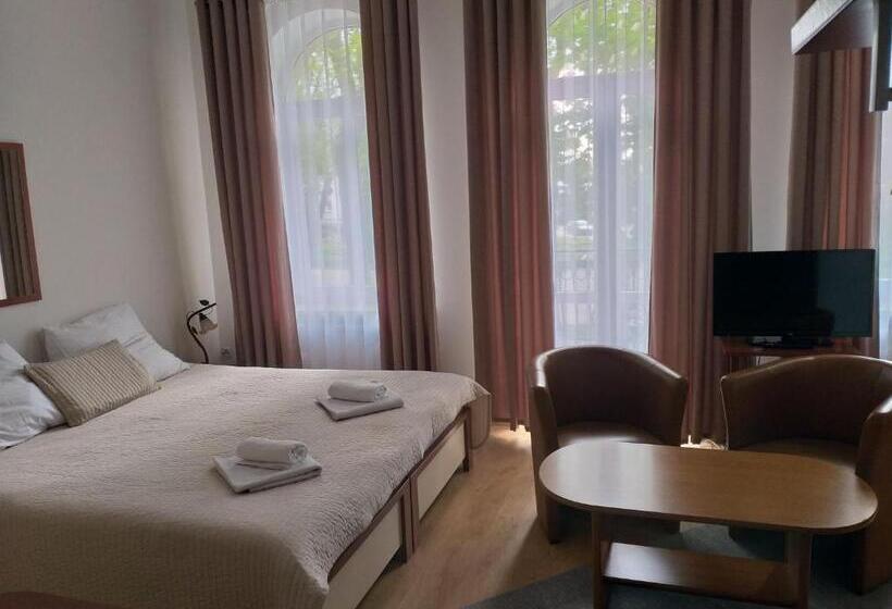 호텔 Pensjonat Zamek Dersława