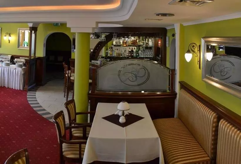Hotelli & Restauracja San Remo
