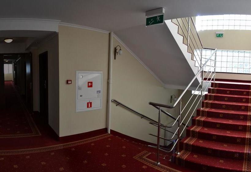 هتل & Restauracja San Remo