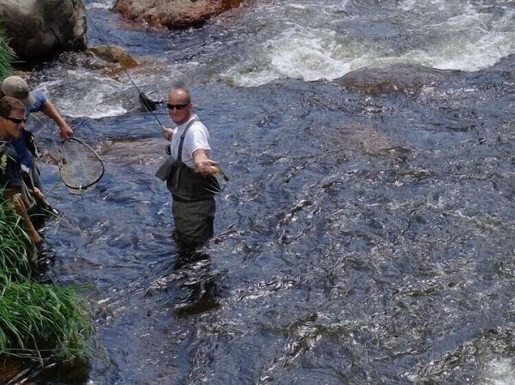 فندق Stoney River Lodge