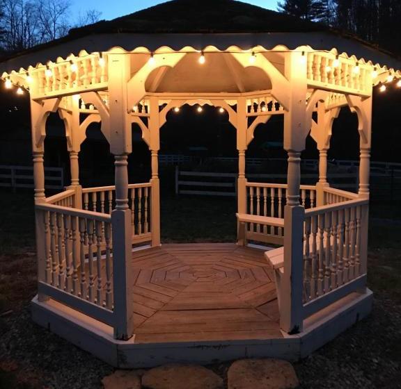 فندق Valle Crucis Farm