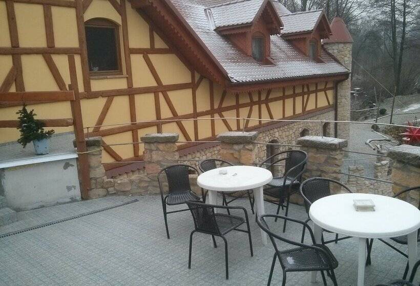 فندق Zbójna Debra