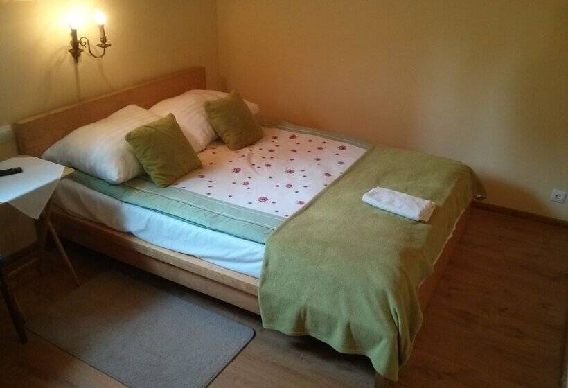 فندق Zbójna Debra