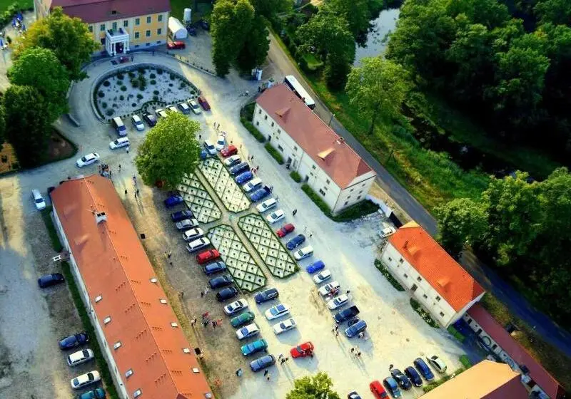 Pałac Wiechlice   Hotel, Restaurant, Spa