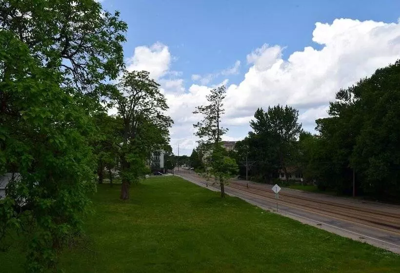 Snelling Motel