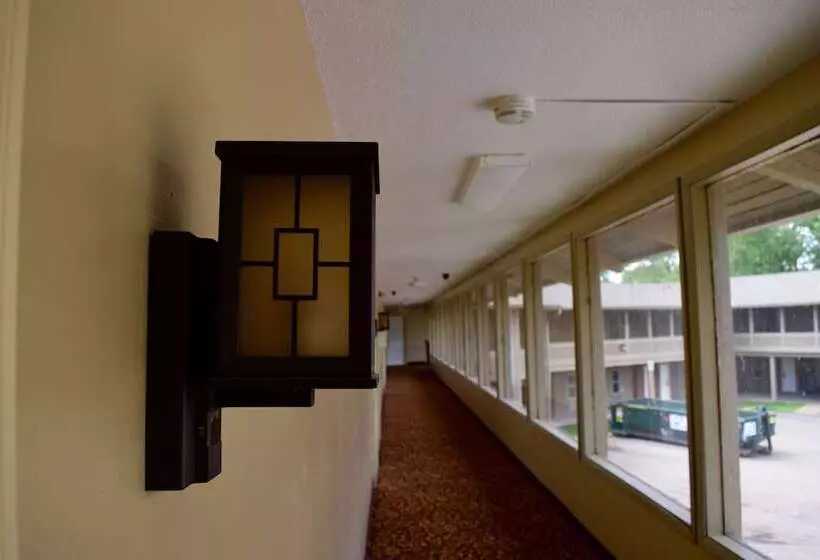 Snelling Motel