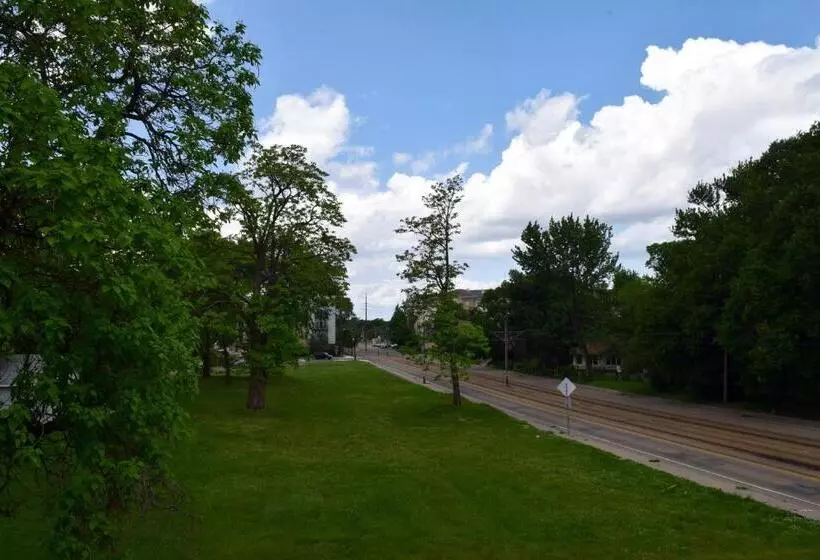 Snelling Motel