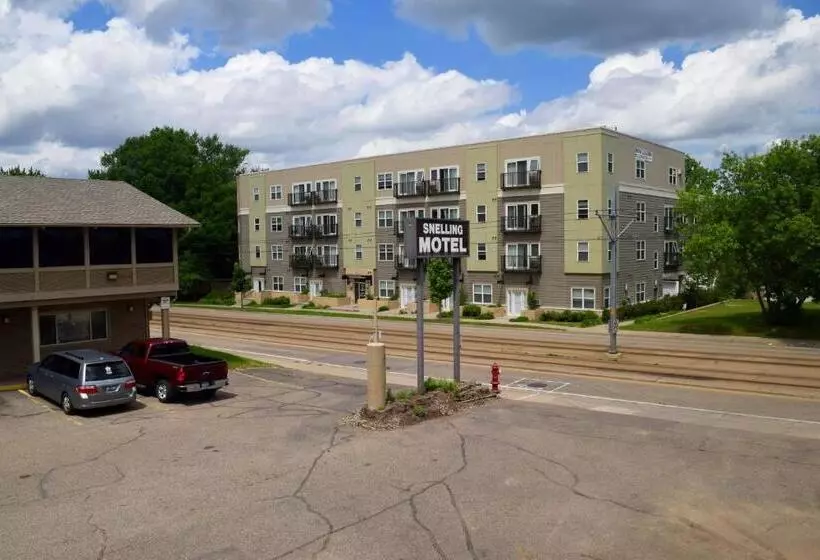 Snelling Motel
