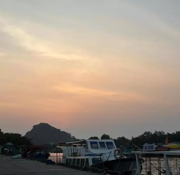 تختخواب و صبحانه Nhà Nghỉ Thu Xá