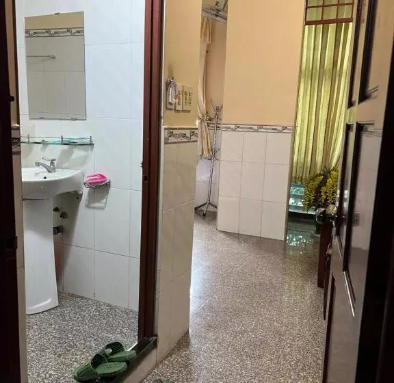 تختخواب و صبحانه Nhà Nghỉ Thu Xá