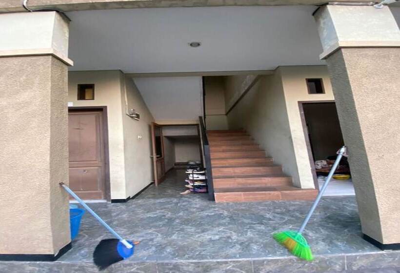 Отель Oyo Life 93284 Kos Cendana Raya