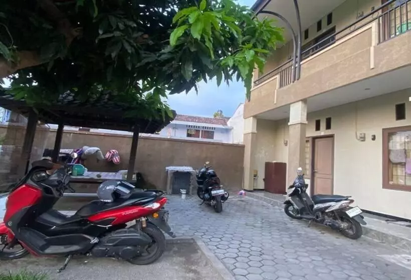 ホテル Oyo Life 93284 Kos Cendana Raya