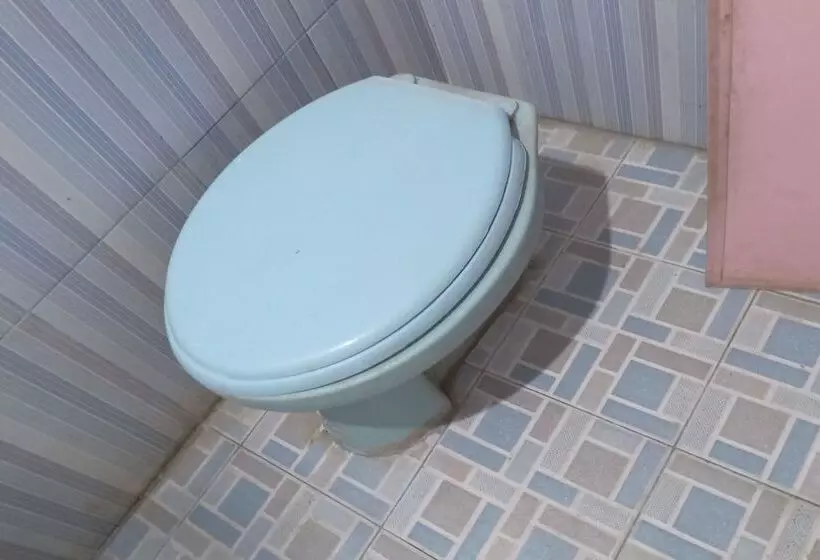 ホテル Oyo Life 93284 Kos Cendana Raya