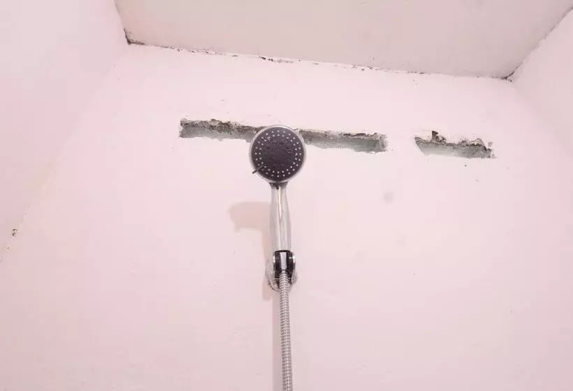 ホテル Oyo Life 93284 Kos Cendana Raya