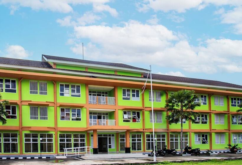 호텔 Oyo Life 93399 Kos Batulayar