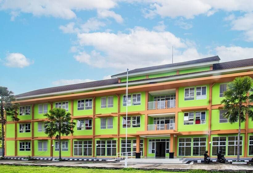 호텔 Oyo Life 93399 Kos Batulayar