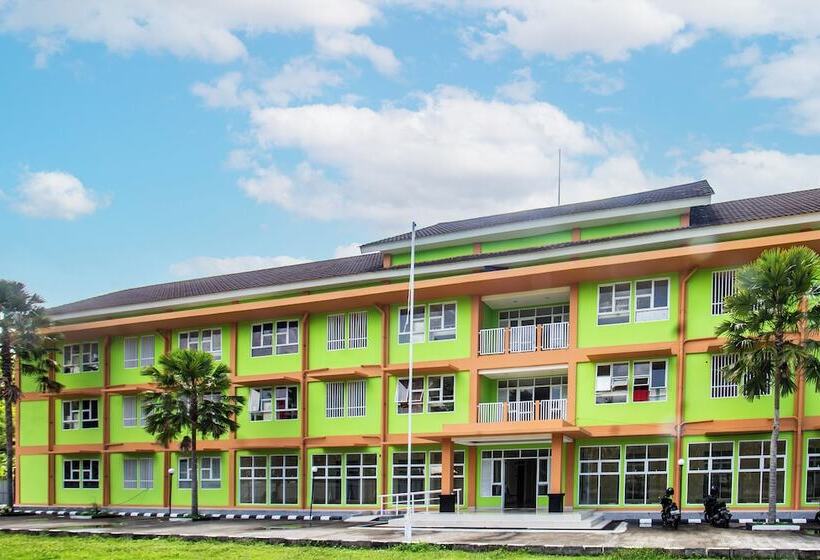 호텔 Oyo Life 93399 Kos Batulayar