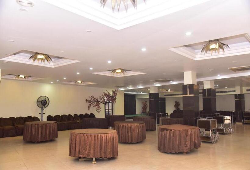 فندق Veena Regency