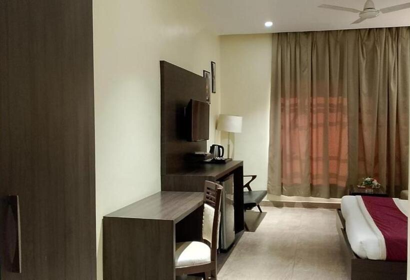 فندق Veena Regency