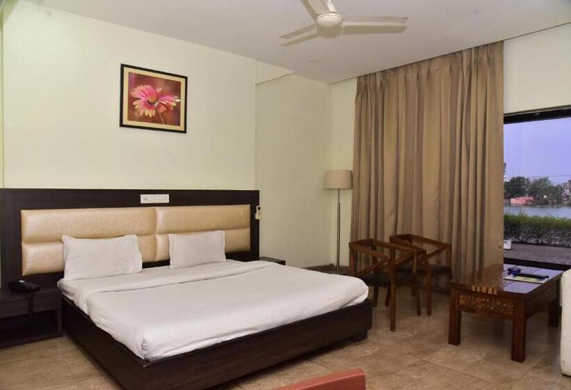 فندق Veena Regency